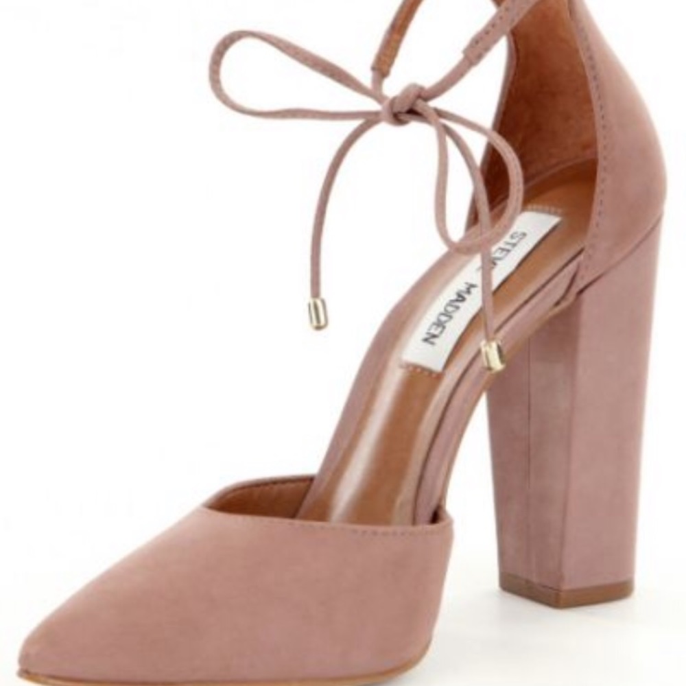 Pointed toe block heel